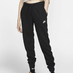 Nike Essential Black Sweatpants